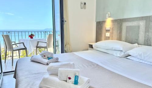 Deluxe Double Room with Balcony and Sea View