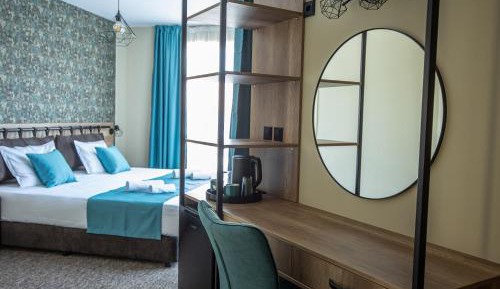 Deluxe Double Room (2 Adults + 1 Child)