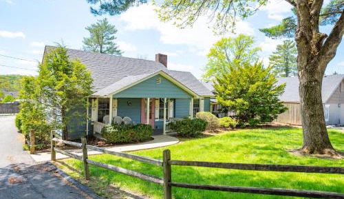 Three-Bedroom Holiday Home 
