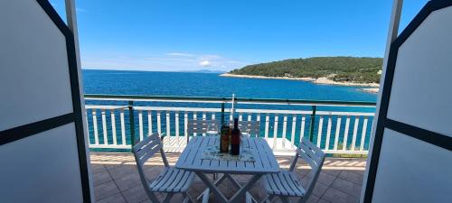One-Bedroom Apartment with Sea View