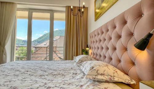 2-Bedroom Apartment with Mountain View