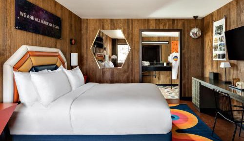 Deluxe Queen Room
