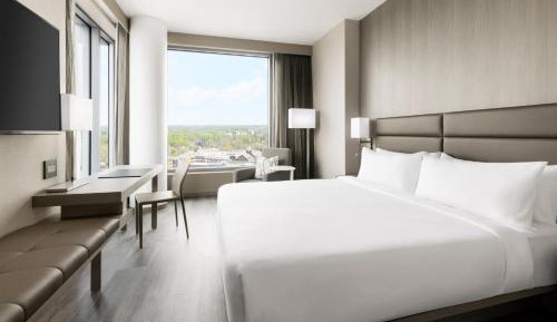 King Room with City View - High Floor