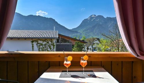 Apartment with Mountain View
