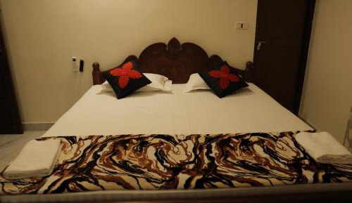 Deluxe Double Room (2 Adults + 1 Child)