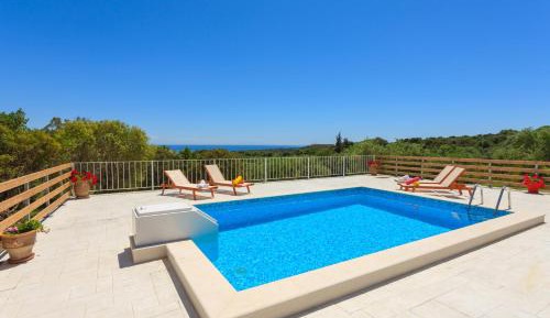 Christina Villa with Private Pool 