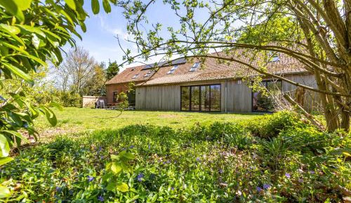 Holiday Home with 8 rooms (22 Adults)