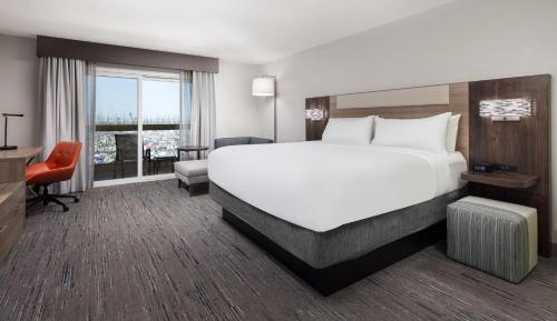 Standard King Room with Harbor View