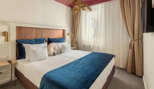 Superior King Suite
