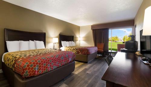 Large Queen Room with Two Queen Beds - Non-Smoking