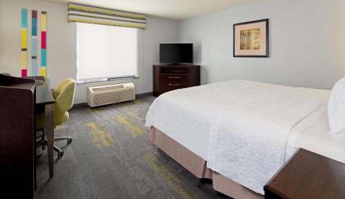 King Room with King Bed - Non-Smoking