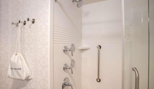 Queen Studio Suite with Two Queen Beds and Shower - Non-Smoking