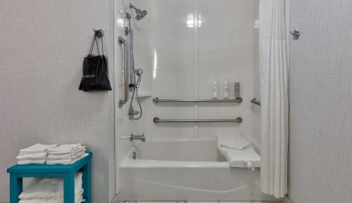Queen Room with Two Queen Beds - Mobility Access/Non-Smoking