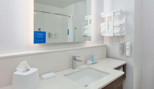 Queen Room with Two Queen Beds - Hearing Access/Non-Smoking