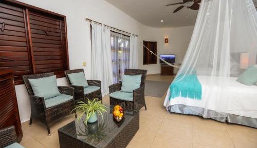 Master Suite Room with Two Queen Beds with Hot Tub