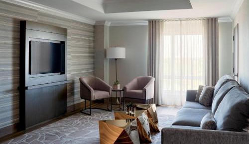 One-Bedroom King Suite with Sofa Bed - Hearing Accessible