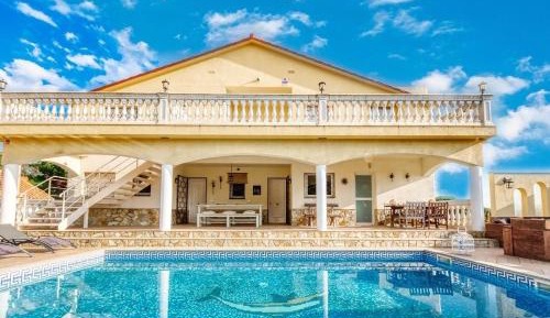 Villa with Garden View