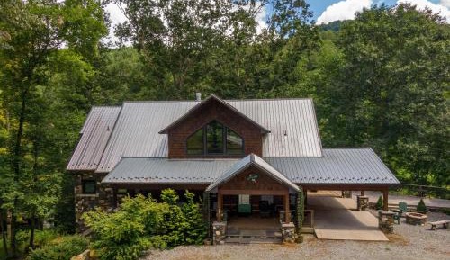 Three-Bedroom Holiday Home 