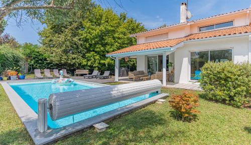Villa with Garden View