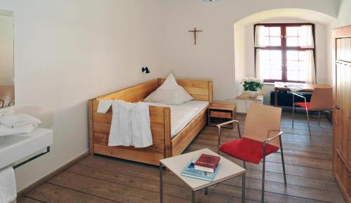 Single Room with Shared Bathroom