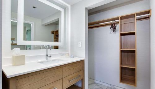 One-Bedroom Queen Suite with Two Queen Beds - Non-Smoking