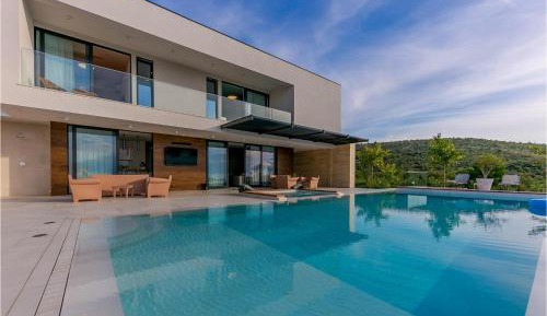 Four-Bedroom Holiday Home