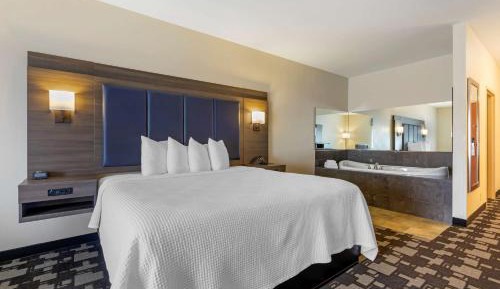 King Suite with Whirlpool - Non-Smoking