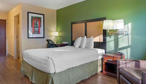 Queen studio with 1 Queen Bed - Disability Access/Non-Smoking