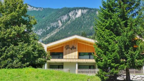 Apartment with terrace and mountain view