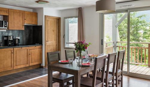 One-Bedroom Apartment with Alcove (6 Adults)