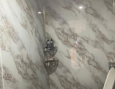 Apartment with Shower