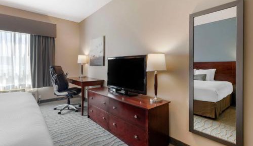 King Suite with Hot Tub - Non-Smoking