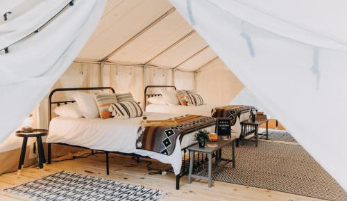 Tent (B)