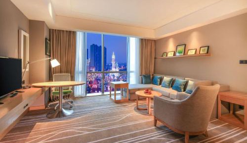 Deluxe King Suite