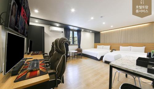 Family Twin Room
