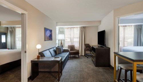 Two-Bedroom Queen Suite