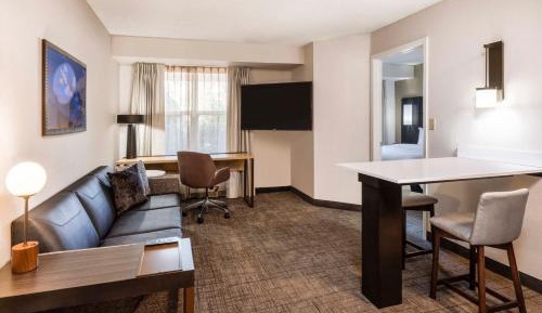 1 Bedroom 2 room Suite, 1 King, Sofa bed
