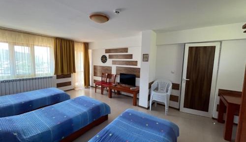 Two-Bedroom Apartment (5 Adults)