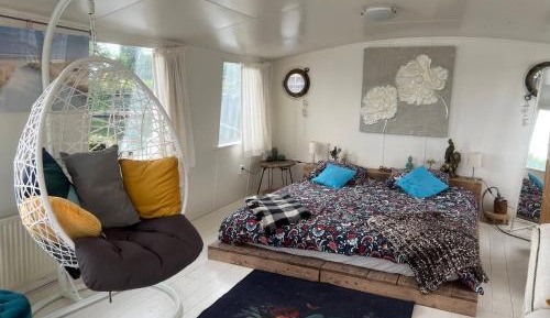 Two-Bedroom Apartment with Lake View