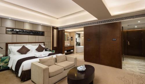 Business Queen Room 