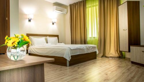 Deluxe Double Room (2 Adults + 1 Child)