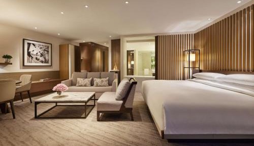 1 King Bed Deluxe