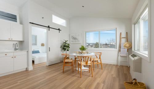 Deluxe Queen Suite