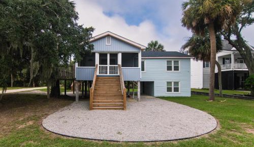 Three-Bedroom Holiday Home 
