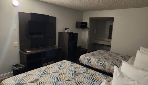 Queen Room with Two Queen Beds - Non-Smoking