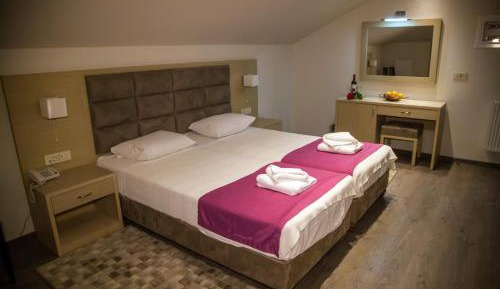 Deluxe Room - Attic