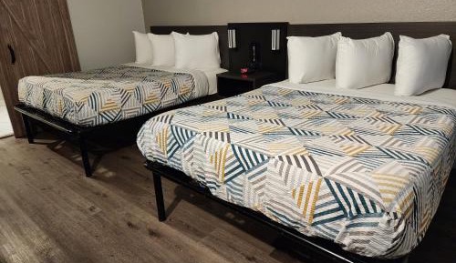 Queen Room with Two Queen Beds - Disability Access - Roll In Shower