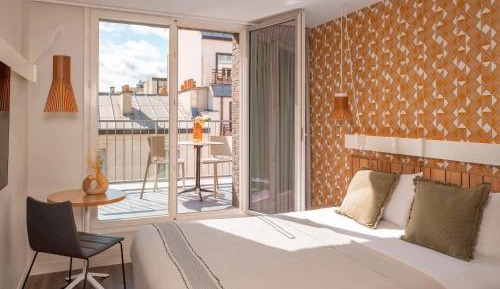 Superior Queen Room with Balcony