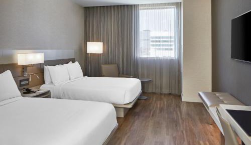 Double Room with Two Double Beds and Adapted Tub - Mobility Accessible