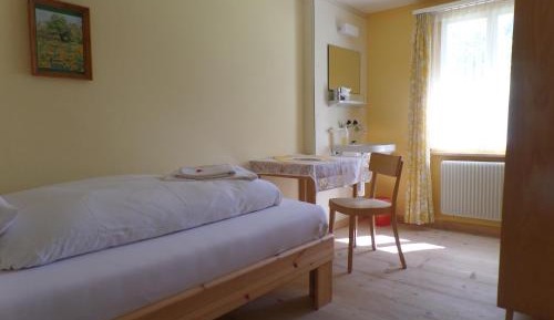 Single Room with Shared Bathroom